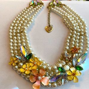Used once Betsy Johnson flower and pearl necklace